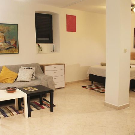 Street Garden Apartment Χβαρ Εξωτερικό φωτογραφία