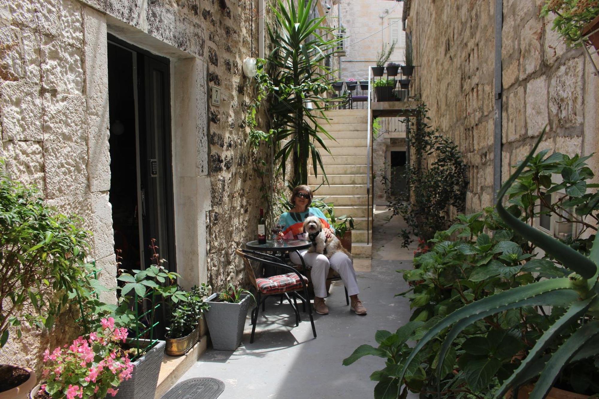 Street Garden Apartment Χβαρ Εξωτερικό φωτογραφία