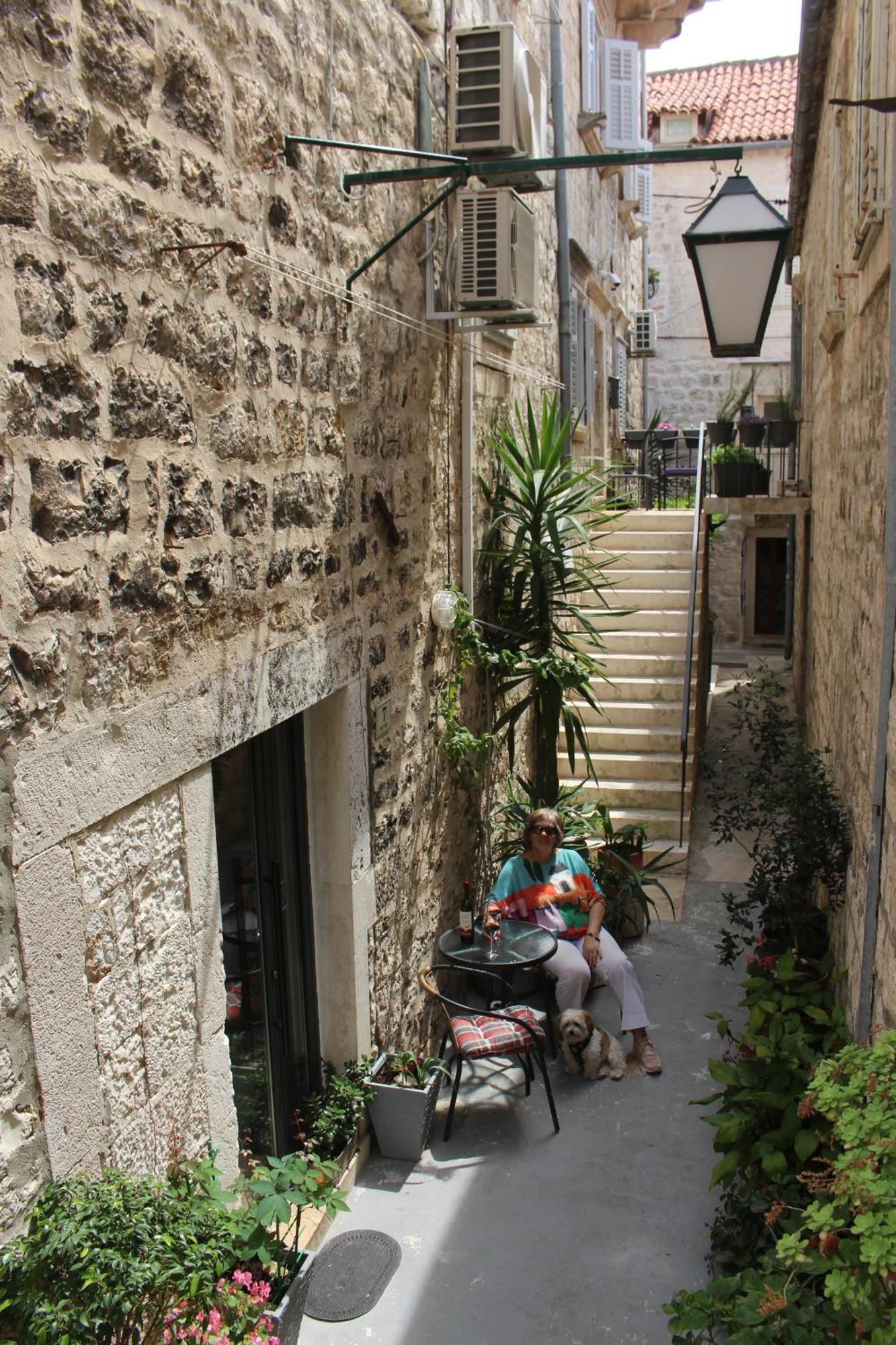 Street Garden Apartment Χβαρ Εξωτερικό φωτογραφία